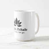 Tranquil Lotus: Einatmen, Inspiration fürs Ausatme Kaffeetasse (VorderseiteRechts)