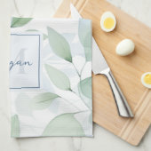 Tranquil Oasis Aquarell Blätter Monogramm und Name Geschirrtuch (Viertel Falte)