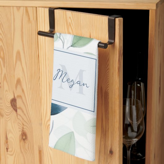 Tranquil Oasis Aquarell Blätter Monogramm und Name Geschirrtuch (Drittel gefaltet)