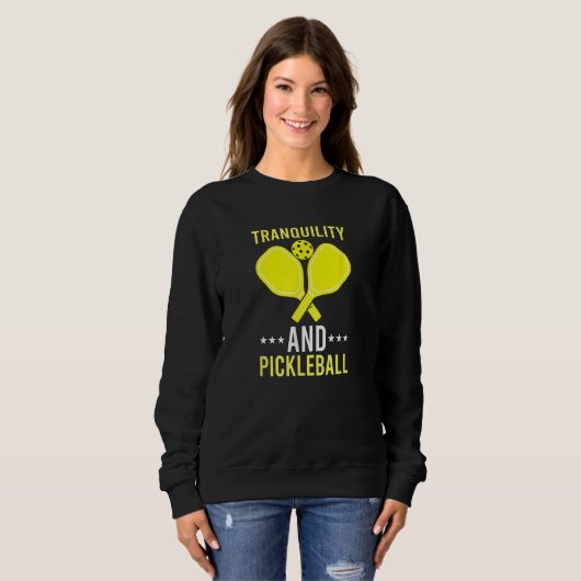 Tranquility and Pickleball Fun Dink Sweatshirt (Vorne ganz)