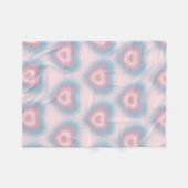 Trans Fahnen Farben auf einem verschwommenen Herz Fleecedecke (Vorderseite (Horizontal))