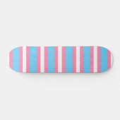 Trans-Flaggenmuster auf Skateboard (Horizontal)