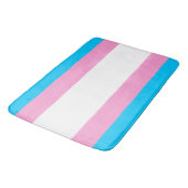 Trans Pride Bath Mat: Jede Farbe einprägen Badematte (Schrägansicht)