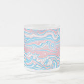 Trans Pride Flag Trippy Boho Groovy Wavy Streifen Mattglastasse (Mittel)