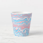 Trans Pride Flag Trippy Boho Groovy Wavy Streifen Milchtasse (Vorderseite)