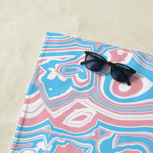 Trans Pride Flag Trippy Boho Groovy Wavy Streifen Strandtuch (Beispiel)