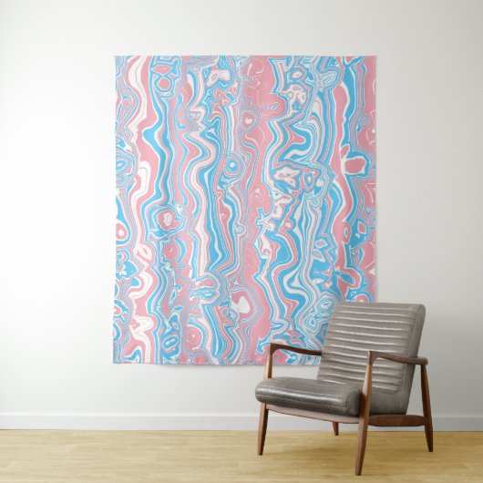 Trans Pride Flag Trippy Boho Groovy Wavy Streifen Wandteppich (Beispiel)