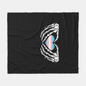 Trans Pride Skeleton Halloween Transgender Goth He Fleecedecke (Vorderseite (Horizontal))