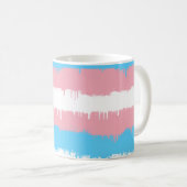 Trans-Stolz-Flagge mit Farbe Kaffeetasse (VorderseiteRechts)