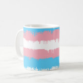 Trans-Stolz-Flagge mit Farbe Kaffeetasse (Vorderseite Links)