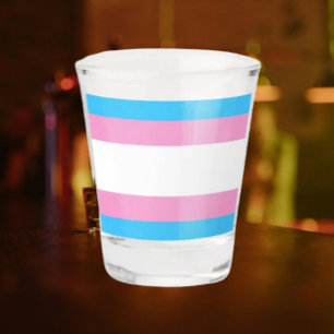 Trans Stolz Shotglas: Bringen Sie einen Toast auf Schnapsglas