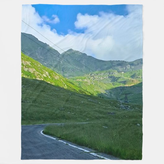 Transfagarasan Alpine Ansicht – Rumänien Bergkunst Fleecedecke (Vorderseite)