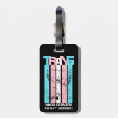 Transgender. Ihre Meinung ist nicht nötig. Gepäckanhänger (Rückseite vertikal)
