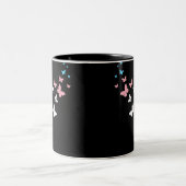 Transgender Pride Butterfly Trail Zweifarbige Tasse (Mittel)