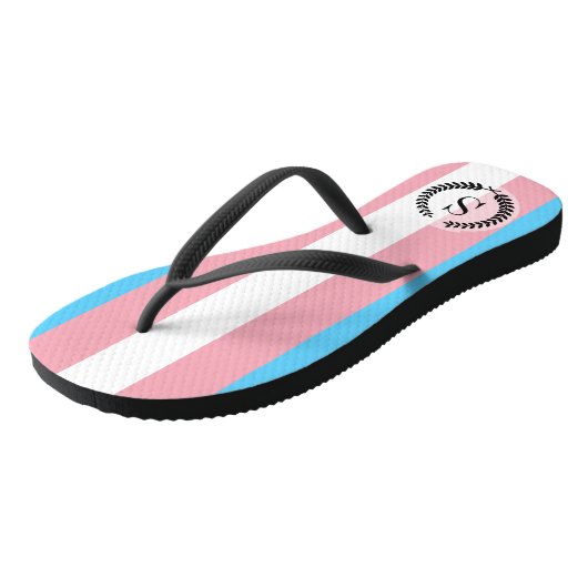 Transgender-Pride-Flag Badesandalen (Schrägansicht)