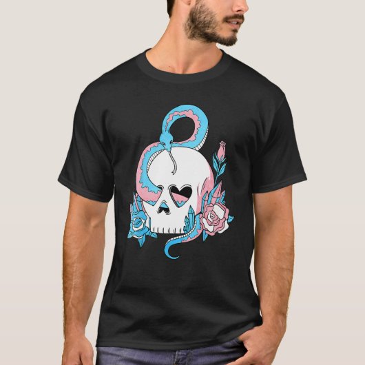 Transgender Pride Trans Flag Skull Snakes Roses Su T-Shirt (Vorderseite)
