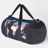 Transgender pride world map   duffle bag (Rechte Ecke)