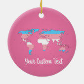 Transgender-Stolperflagge mit einer Weltkarte-Kera Keramik Ornament (Hinten)