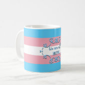 Transgender-Stolperflagge Wir sind alle menschlich Kaffeetasse (Vorderseite Links)