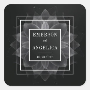 Translucent Petal Mandala auf Black Elegante Hochz Quadratischer Aufkleber