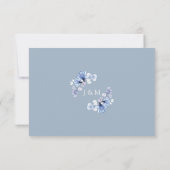 Transparente Blumenmonogramm Dusty Blue Wedding RSVP Karte (Rückseite)