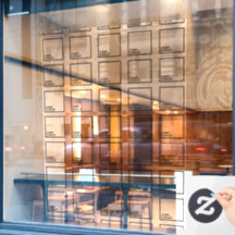 Transparente Logo-Fensterklammer - Fliesendesign