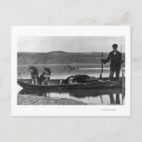 Trapper in Kanu mit Hunden und Hunden Alaska