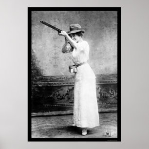 Trapshooting-Frau mit Schrotflinte 1914 Poster