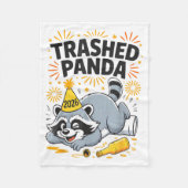 Trashed Panda New Year 2026 Funny Drunk Raccoon  Fleecedecke (Vorderseite)