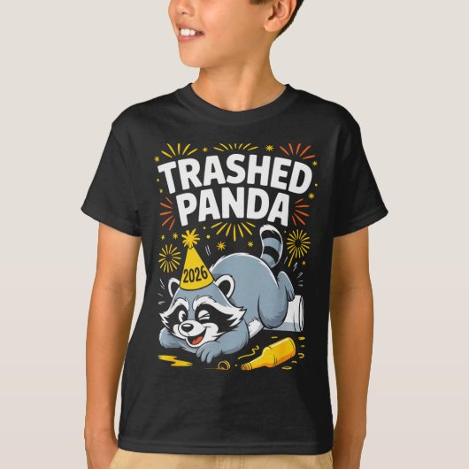 Trashed Panda New Year 2026 Funny Raccoon Design T-Shirt (Vorderseite)