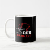 Trau dich, ich fordere dich lustiger Baseball Catc Kaffeetasse (Links)