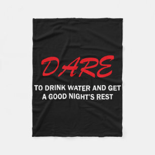 Trau dich Wasser zu trinken und bekomme eine gute  Fleecedecke