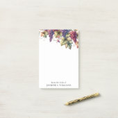 Trauben auf dem Wein vom Schreibtisch der Post-it Klebezettel (Auf Schreibtisch)