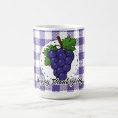 Trauben auf Kariertem Violett - Glückliches Ernted Kaffeetasse (Mittel)