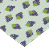 Trauben auf Light Laurel Green Tischdecke (Schrägansicht)
