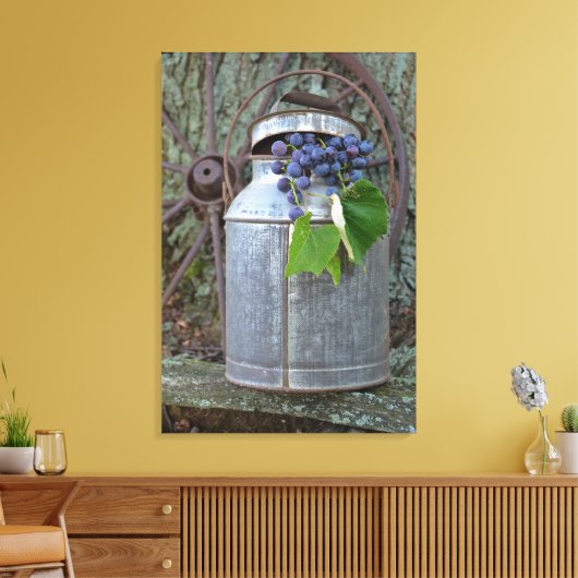 Trauben aus Concord in antiker Dose Leinwanddruck (Insitu (Wohnzimmer))