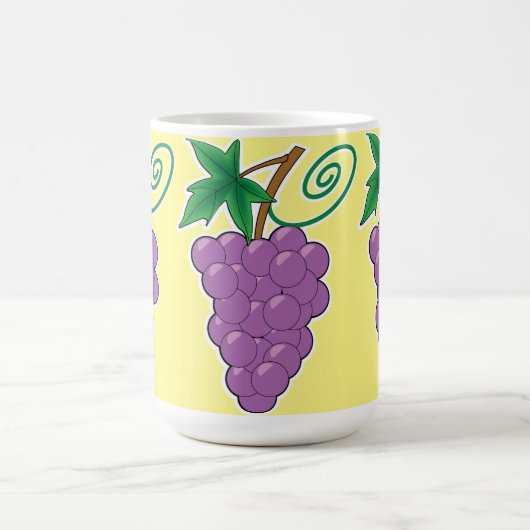 Trauben-Bündel auf hellgelbem Kaffeetasse (Mittel)