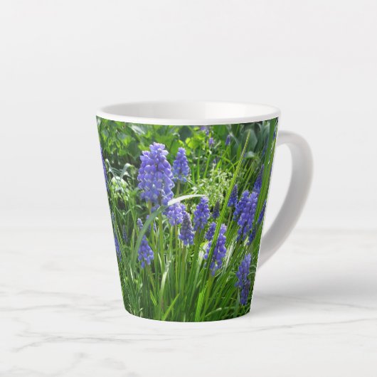 TraubenHyacinth Latte Tasse (Rechte Ecke)