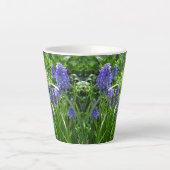 TraubenHyacinth Latte Tasse (Vorderseite)