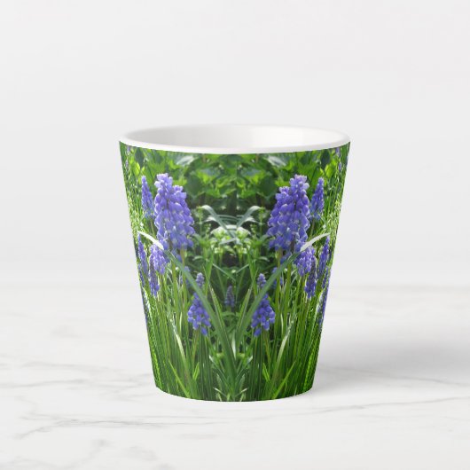 TraubenHyacinth Latte Tasse (Vorderseite)