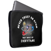 Traue Atom nie! Laptopschutzhülle (Vorne Rechts)