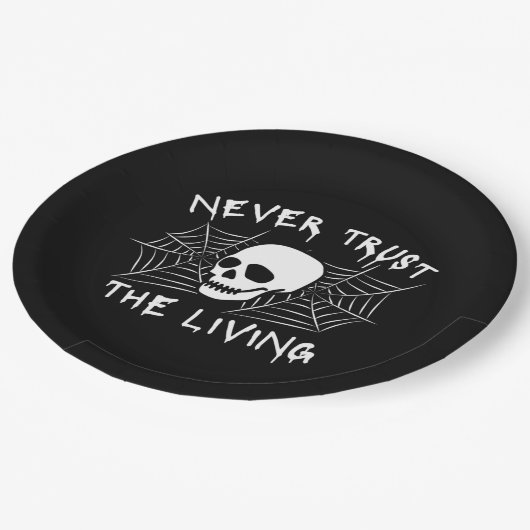 Traue nie dem lebenslangen Halloween Pappteller (Schrägansicht)