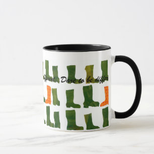 "Trauen Sie sich, verschiedene" grüne und orange Tasse