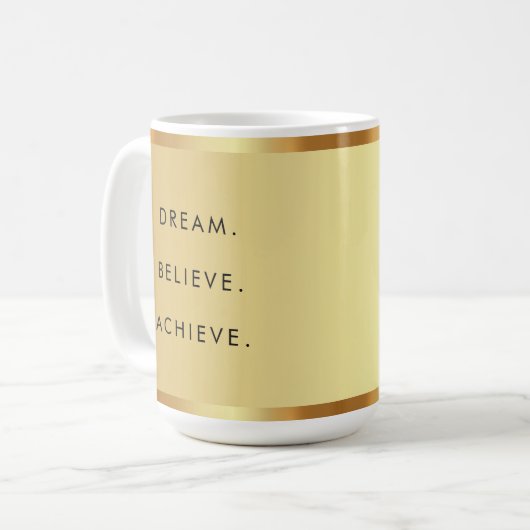 Traum glaubt, ein Zitat für den Erfolg von Text zu Kaffeetasse (Vorderseite Links)