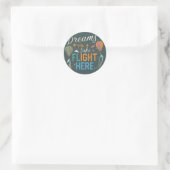 Träume fliegen hier Sticker (Tasche)