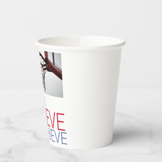 Träume glauben erreichen Basketball Pappbecher (Links)