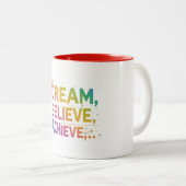 Träume. Glauben Sie. Erreichen. Zweifarbige Tasse (VorderseiteRechts)