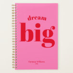 Träume groß! Modern Bold Red - Hot Pink Typografy Planer<br><div class="desc">NewParkLane - Mit diesem lustigen,  modernen Planer,  mit Zitat "Dream Big" in fett roter Typografie vor einem warmen rosa Hintergrund,  können Sie Farben in Ihr Leben einfügen. Karo diese Sammlung für passende Artikel heraus.</div>