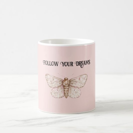 Träume vom rosa Schmetterling Kaffeetasse (Mittel)