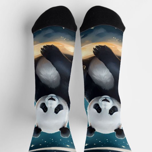 Träumen im Mondlicht: Pandas Celestial Serenade Socken (Oben)